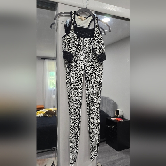 Michael Kors Other - Michael Michael Kors Logo Set (top and leggings)